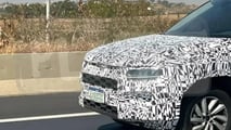 Flagra de protótipo da picape Volkswagen Tukan com carroceria de Tiguan AllSpace
