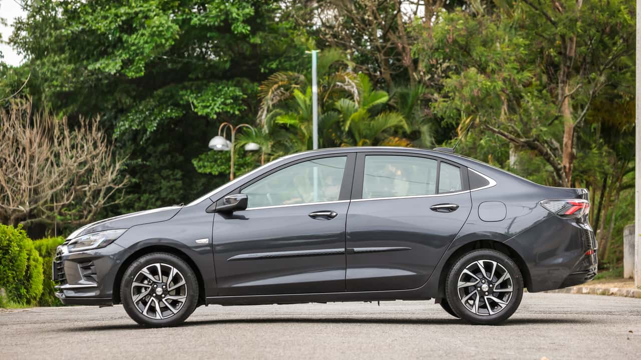 Chevrolet Onix Plus, um dos sedãs que enfrenta a concorrência interna dos SUVs