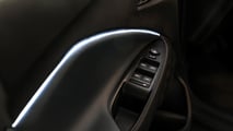 Interior do Chevrolet Onix Plus com central multimídia