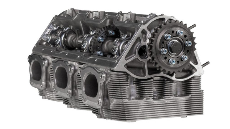 Detalhe do cabeçote de 24 válvulas da Swindon Powertrain para motor Porsche M64