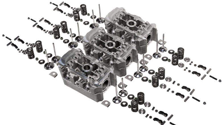 Cabeçote da Swindon Powertrain exibido para motor Porsche M64