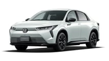 Honda Insight elétrico traseira com design de luzes