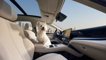 Detalhe do interior do BYD Seal 07, com tela central e console