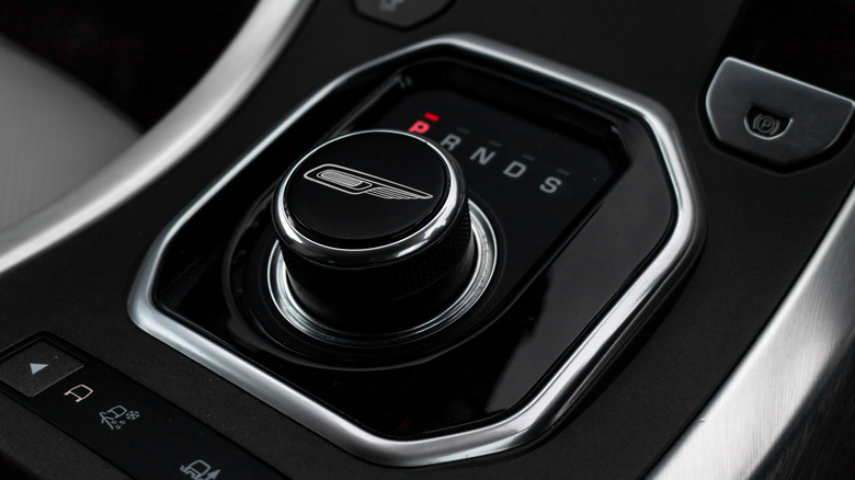 Transmissão automática ZF 9HP exposta