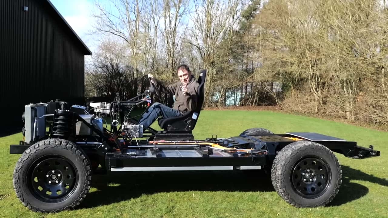 Chassi EV modular da Electric Classic Cars com motores Tesla e tração integral
