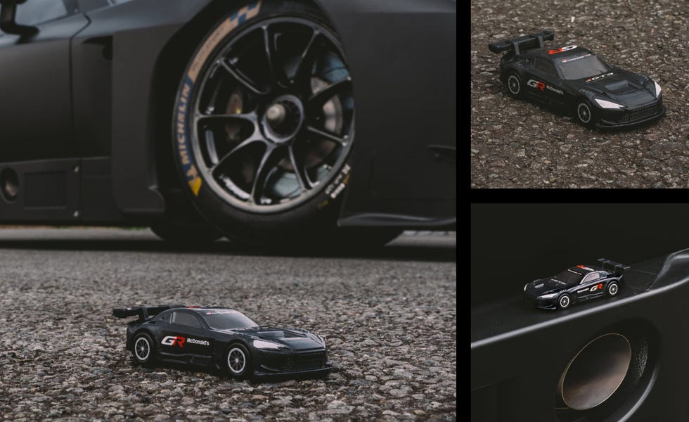 Toyota GR GT3 em miniatura preta com detalhes brancos e vermelhos