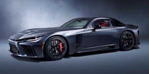 Toyota GR GT3 Concept branco e preto, vista frontal esquerda