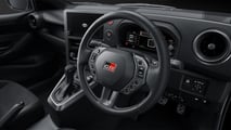 Toyota GR Yaris 2026 em movimento, vista lateral traseira