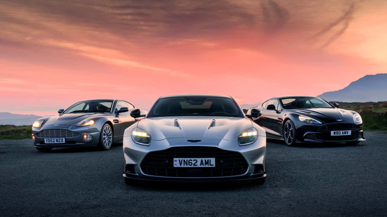 Aston Martin Vanquish 2012 em movimento