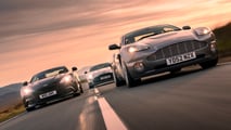 Aston Martin V12 Vanquish 2001 na cor prata