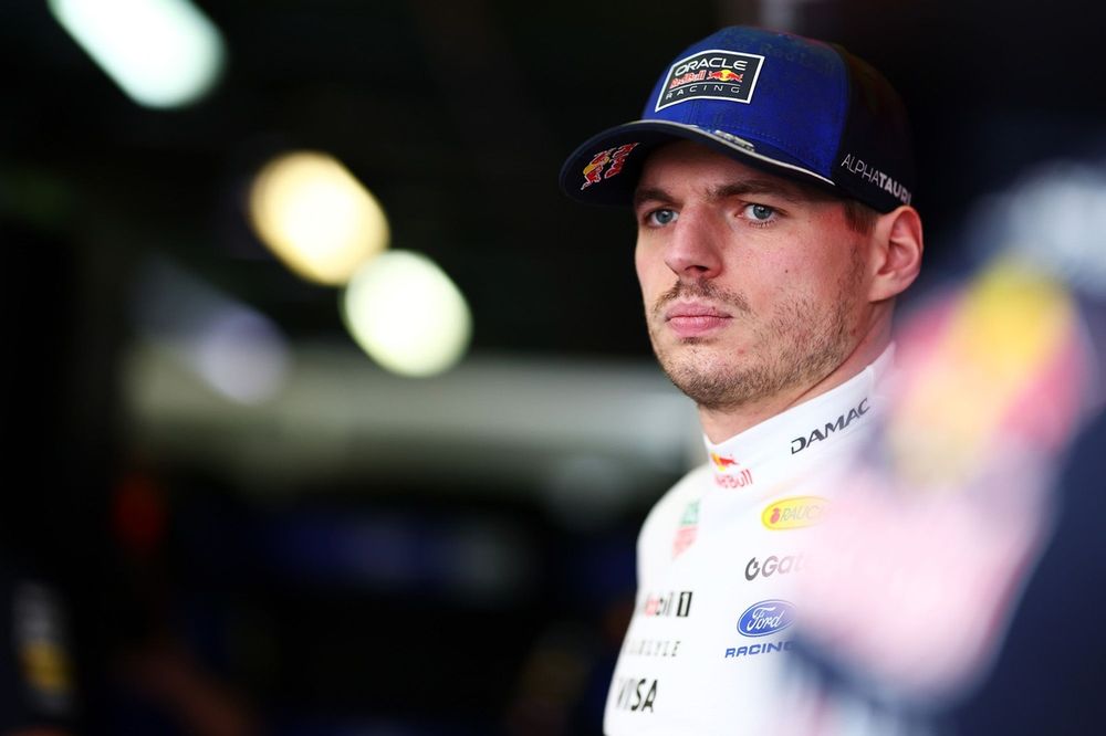 Max Verstappen no cockpit da Red Bull Racing