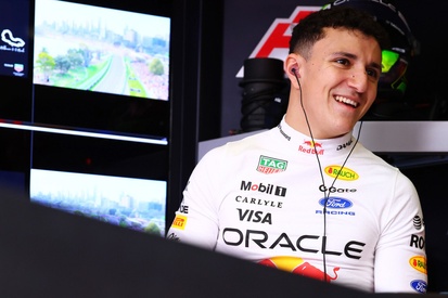 Isack Hadjar no cockpit de um carro da Red Bull Racing