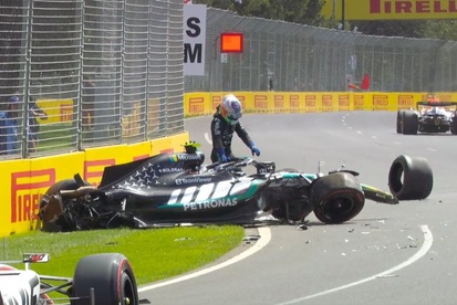 Acidente de Max Verstappen na barreira de proteção