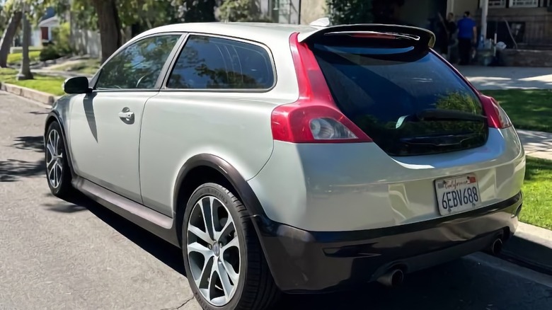 Traseira de vidro do Volvo C30 T5 2008 em destaque