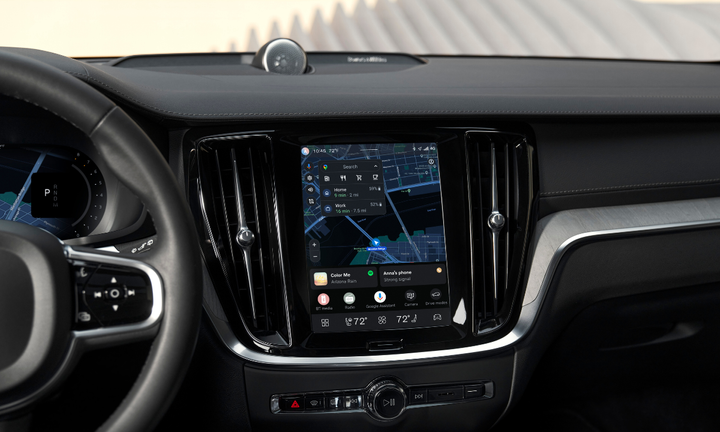 Interface redesenhada do sistema multimídia Volvo Car UX