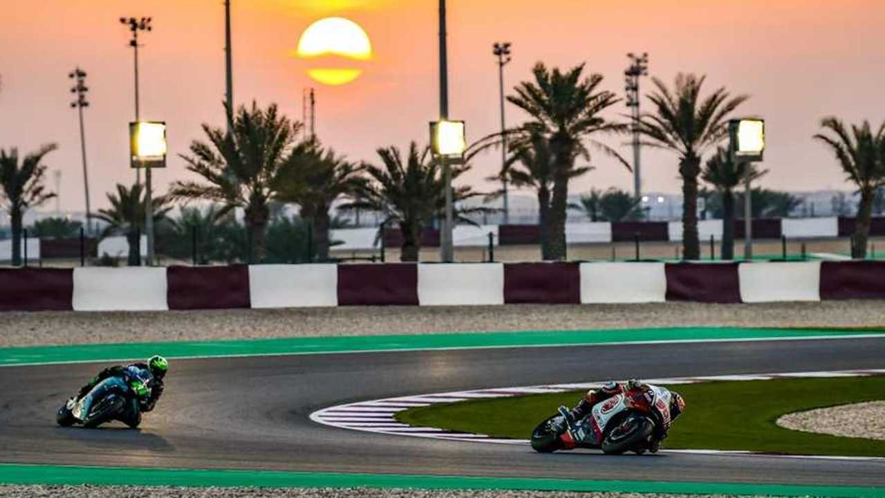 Piloto de MotoGP na pista de Lusail, Catar