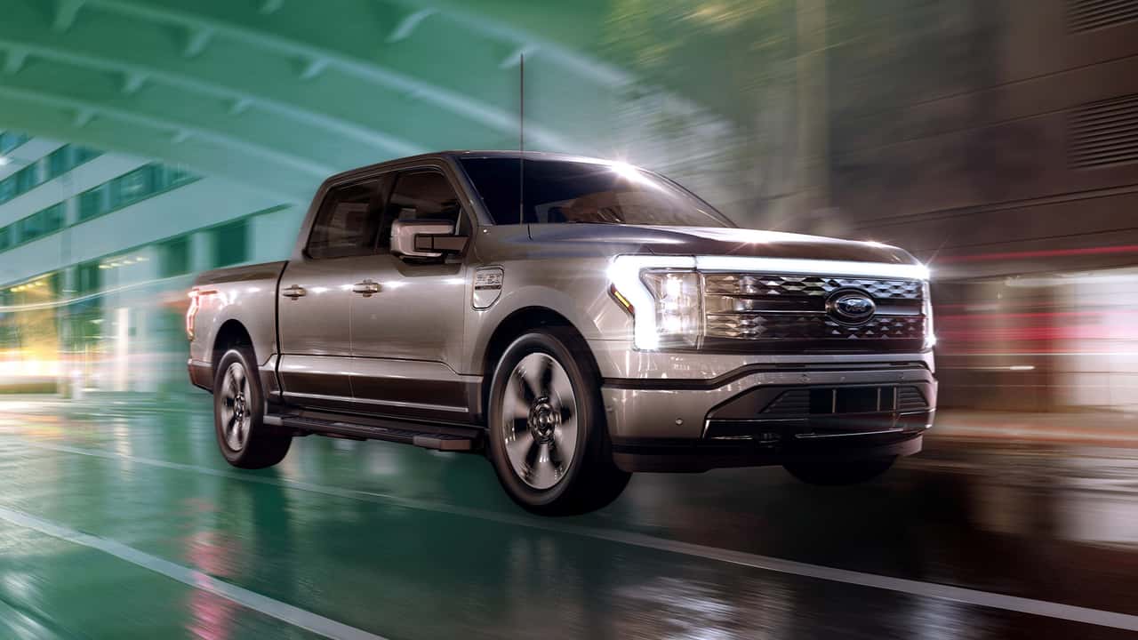 Ford F-150 Lightning em destaque com design robusto