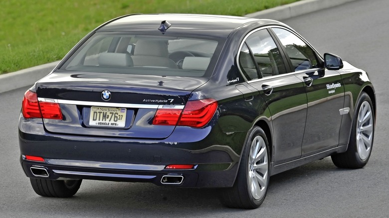 BMW ActiveHybrid 7 em vista frontal