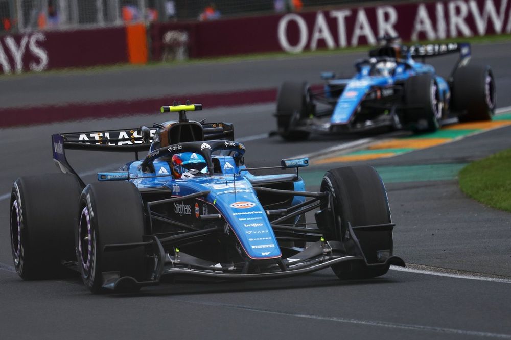 Carlos Sainz, piloto de Fórmula 1, em ação na pista