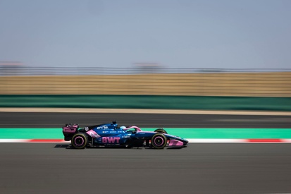 Carro da Alpine na pista, representando o pelotão intermediário