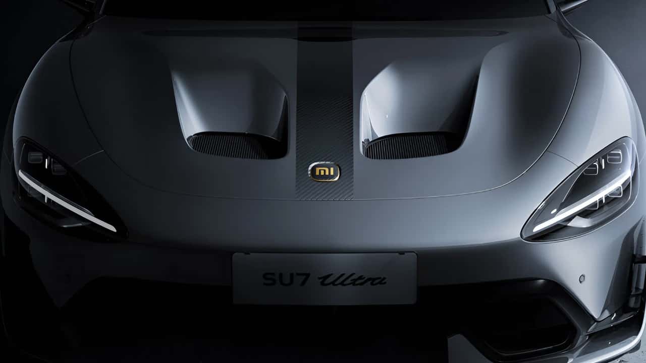 Capô do Xiaomi SU7 Ultra com as entradas de ar.