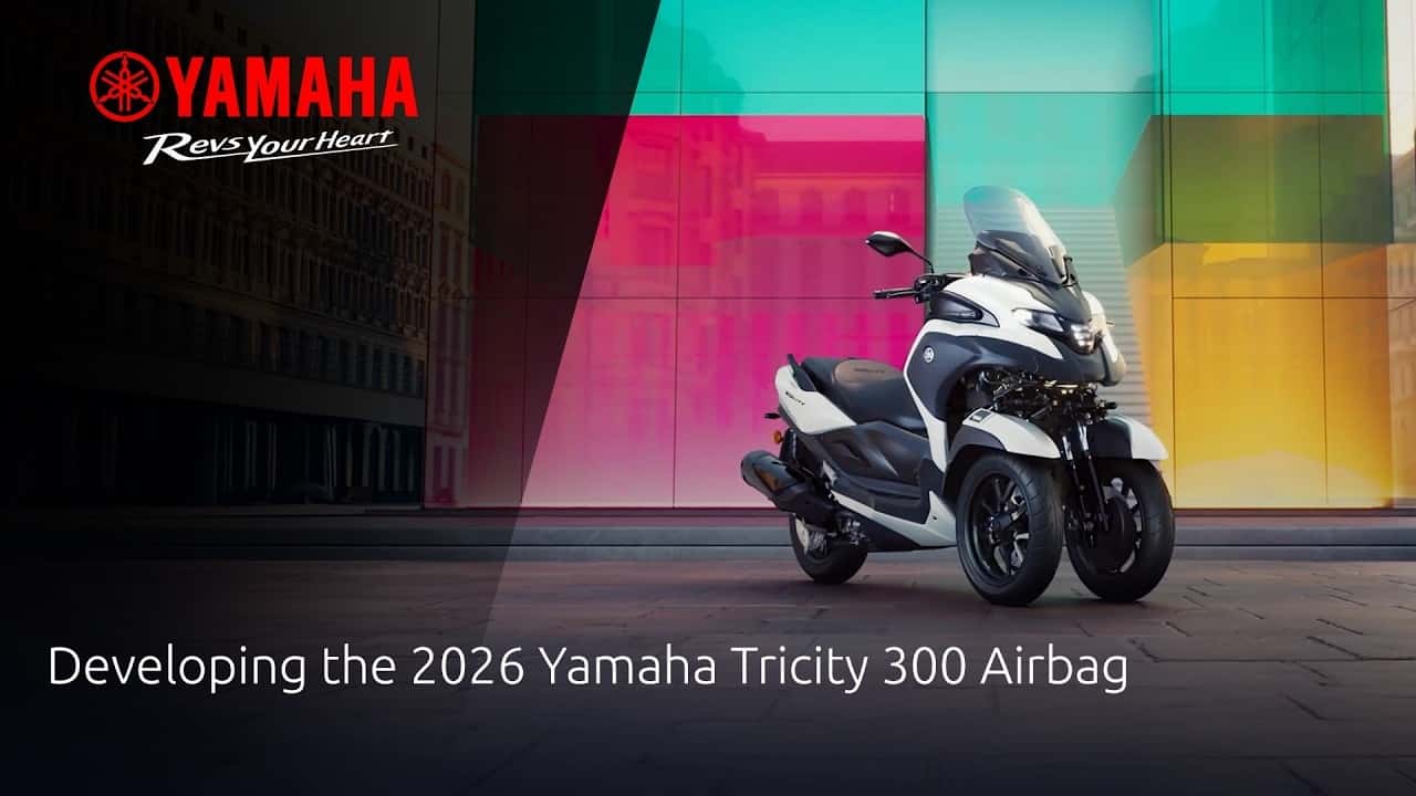 Yamaha Tricity 300 em movimento, destacando design e sistema de três rodas