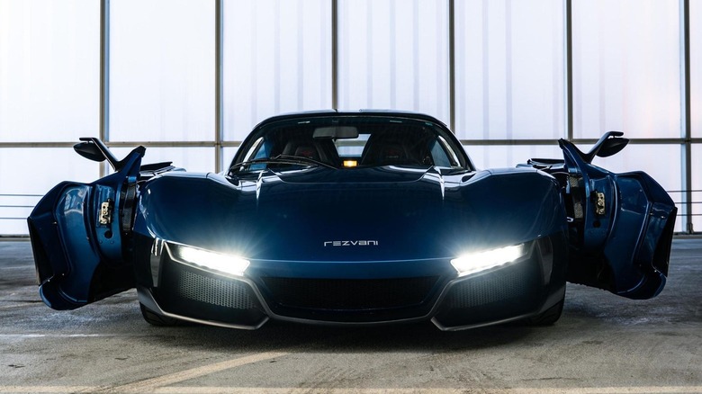 Rezvani Beast Alpha com as portas SideWinder abertas