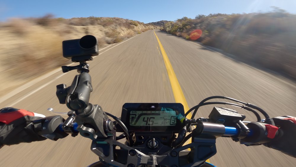 Visão onboard de Zack Courts pilotando a Honda Grom na San Pedro Martir Hill Climb